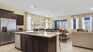 Villa, camere multiple | Cucina privata | Frigorifero, forno, macchina per tè/caffè, tostapane