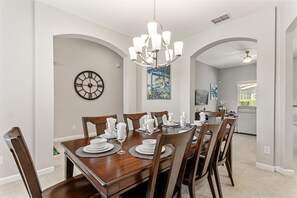 Villa, 5 Bedrooms | Dining