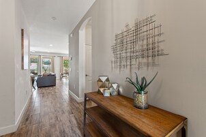 Villa, 6 Bedrooms | Interior