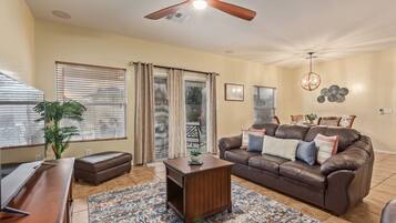 House, 3 Bedrooms | Living area