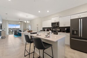 Private kitchen - Edgewater Escape At Storey Lake By Shine Villas 2 Bedroom Apts (Kissimmee)