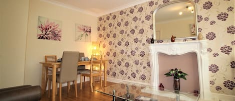 Apartment | Dining