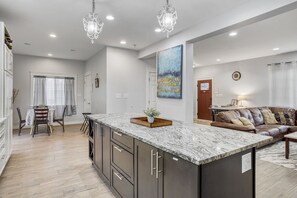 Interior - Newly Built 5bed home 5 min from DT Portland in Laurelhurst Neighborhood (Portland)