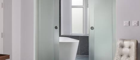 1 bedroom, individually decorated, individually furnished, free WiFi