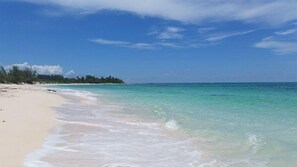 Beach - Sand Dollar Cottage 2 Bedroom Cottage (Rock Sound)