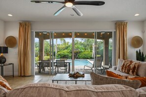 Villa, 6 Bedrooms | Living area
