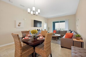 Condo, 2 Bedrooms | Dining - 3131 Paradox Circle, Unit 404 #838 2 Bedroom Apts (Kissimmee)