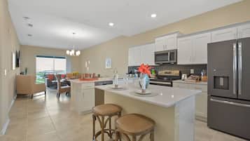 Condo, 2 Bedrooms | Private kitchen | Fridge, oven, coffee/tea maker, toaster