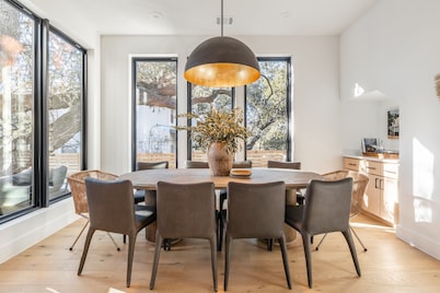 6BDR Luxe Pool Retreat • City Views, Ping Pong, Foosball, Guest House | Henley