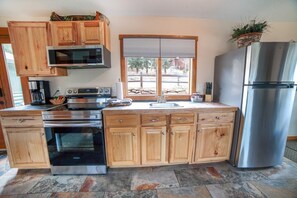 Cabin, 1 phòng ngủ | Bếp riêng | Tủ lạnh, lò nướng, dụng cụ pha cà phê/trà, lò nướng bánh mì 