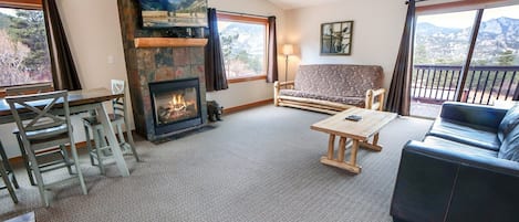 Cabin, 1 Bedroom | Living area