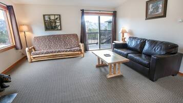 Cabin, 1 Bedroom | Living area