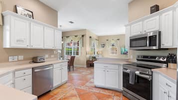 Villa, 6 camere da letto | Cucina privata | Frigorifero, forno, macchina per tè/caffè, tostapane