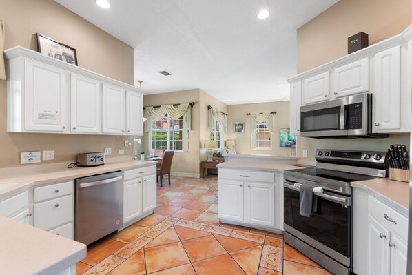 Villa, 6 Bedrooms | Private kitchen | Fridge, oven, coffee/tea maker, toaster