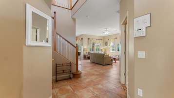 Villa, 6 Bedrooms | Interior