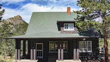 Cabin, 3 Bedrooms | BBQ/picnic area