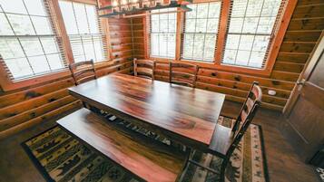 Cabin, 3 Bedrooms | Dining