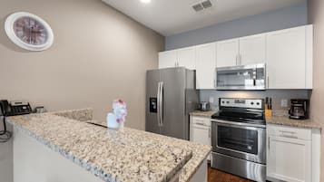 Condo, 3 Bedrooms | Private kitchen | Fridge, oven, coffee/tea maker, toaster