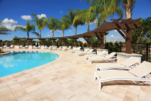 Leilighet, 3 soverom | Basseng