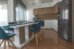 Fridge, microwave, oven, stovetop
