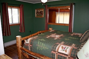 3 bedrooms, free WiFi - Mountain Pine Cabin With Personal Hot Tub - Dog-friendly! 3 Bedroom Cabin - #20-NCD0296 (Estes Park)