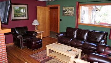 Cabin, 3 Bedrooms | Living area