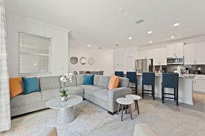 Villa, 4 Bedrooms | Living area