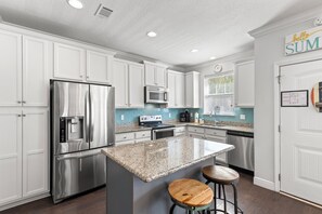 Private kitchen - The FUN Orange Home in a Great Location With Bonus Game Room (Panama City Beach)