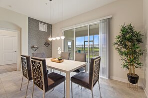 Condo, 2 Bedrooms | Dining