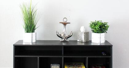 🐻✈️ Flying Bear “A”- 3-bedroom 1.5 bath Comfortable Home ✈️🐻