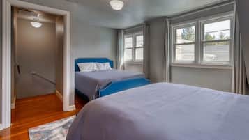 7 bedrooms, iron/ironing board, free WiFi, bed sheets