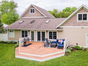 Terrace/patio - Stunning home in Sister Bay- Dog Friendly with fenced in yard! (Sister Bay)