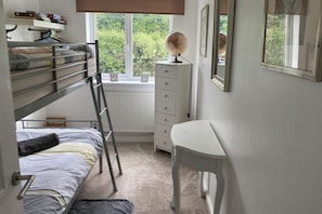 2 bedrooms, iron/ironing board, WiFi, bed sheets - Peaceful Dog Friendly Cottage near Bridlington (Bridlington)