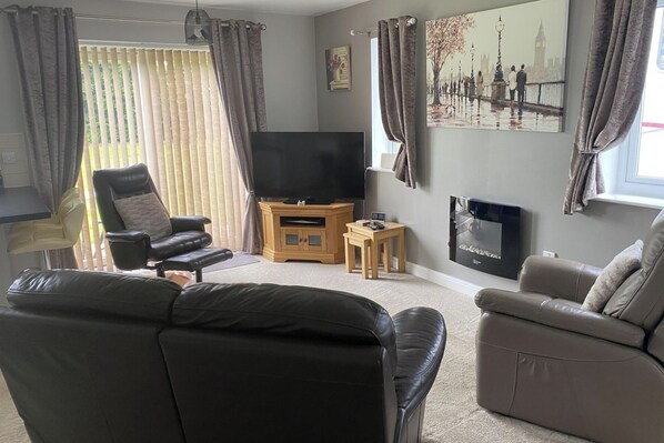TV - Peaceful Dog Friendly Cottage near Bridlington (Bridlington)