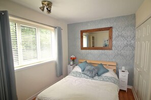 2 habitaciones, tabla de planchar con plancha, wifi y ropa de cama 