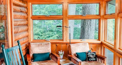 Peaceful lake front cottage w/large dock and sandy beach entry
