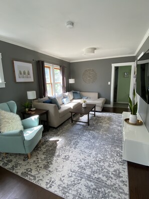 Smart-TV, Videospiele, DVD-Player, Bücher