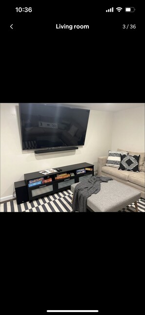 Smart TV, chimenea, videojuegos y futbolito 