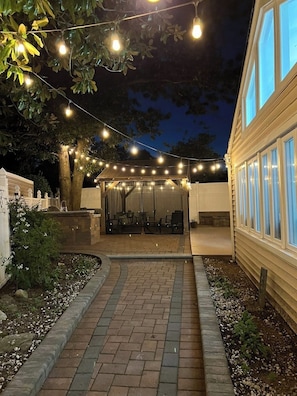 Terrace/patio - Spacious Modern House 15 minutes from JFK airport! (Valley Stream)