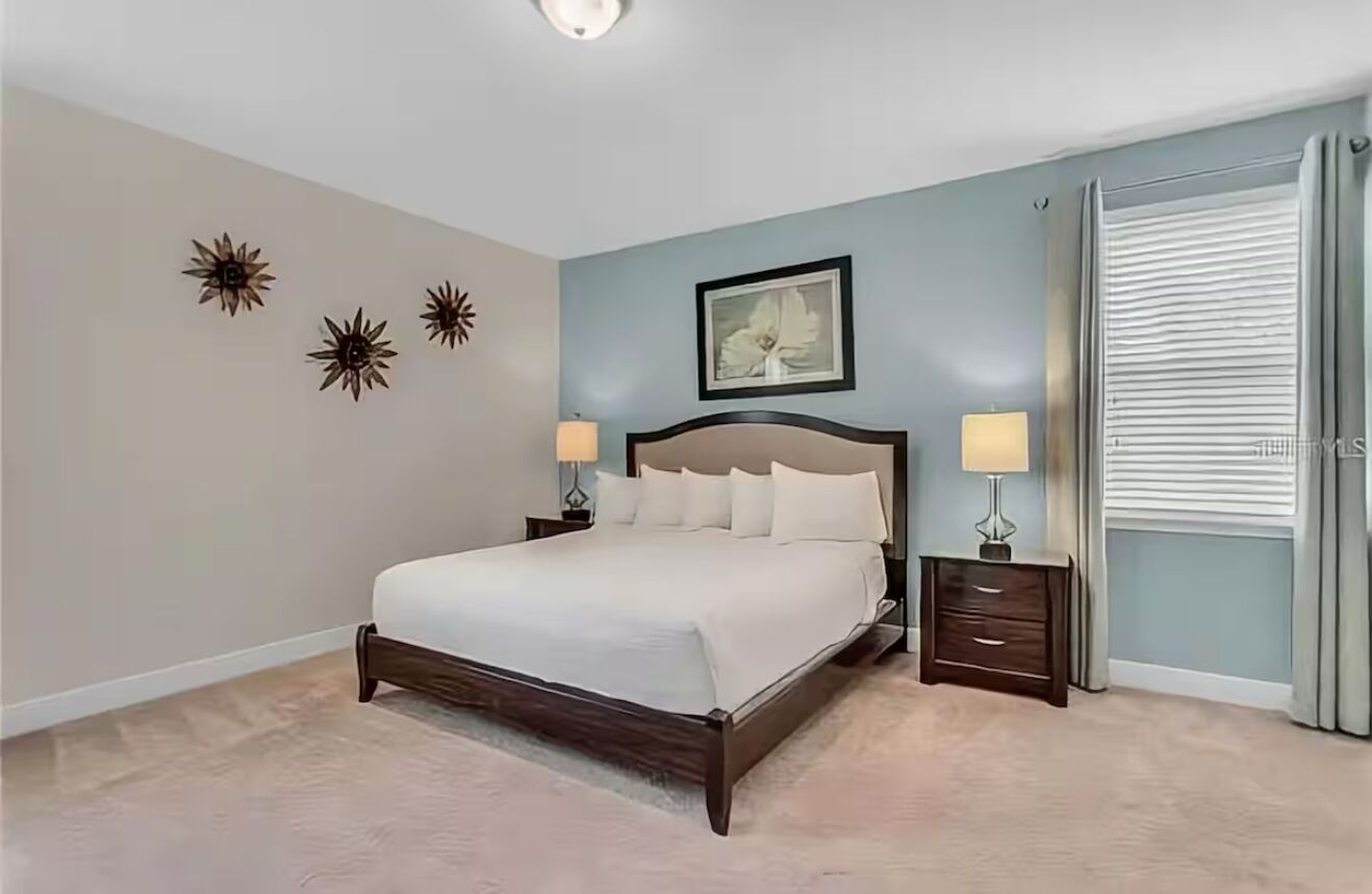 5 bedrooms, in-room safe, desk, iron/ironing board