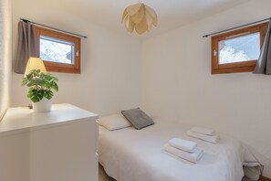 2 bedrooms, WiFi, bed sheets - Les Jardins du Mont-Blanc, Chamonix, France (Chamonix)