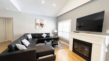 Smart-TV, Kamin, DVD-Player