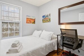 3 bedrooms, iron/ironing board, WiFi, bed sheets