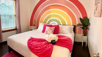 3 sovrum, skrivbord, strykjärn/strykbräda och resesäng