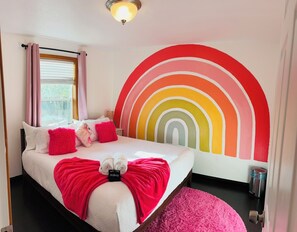 3 عدّة غرف نوم ومكتب ومكواة/لوح كي وسرير سفر