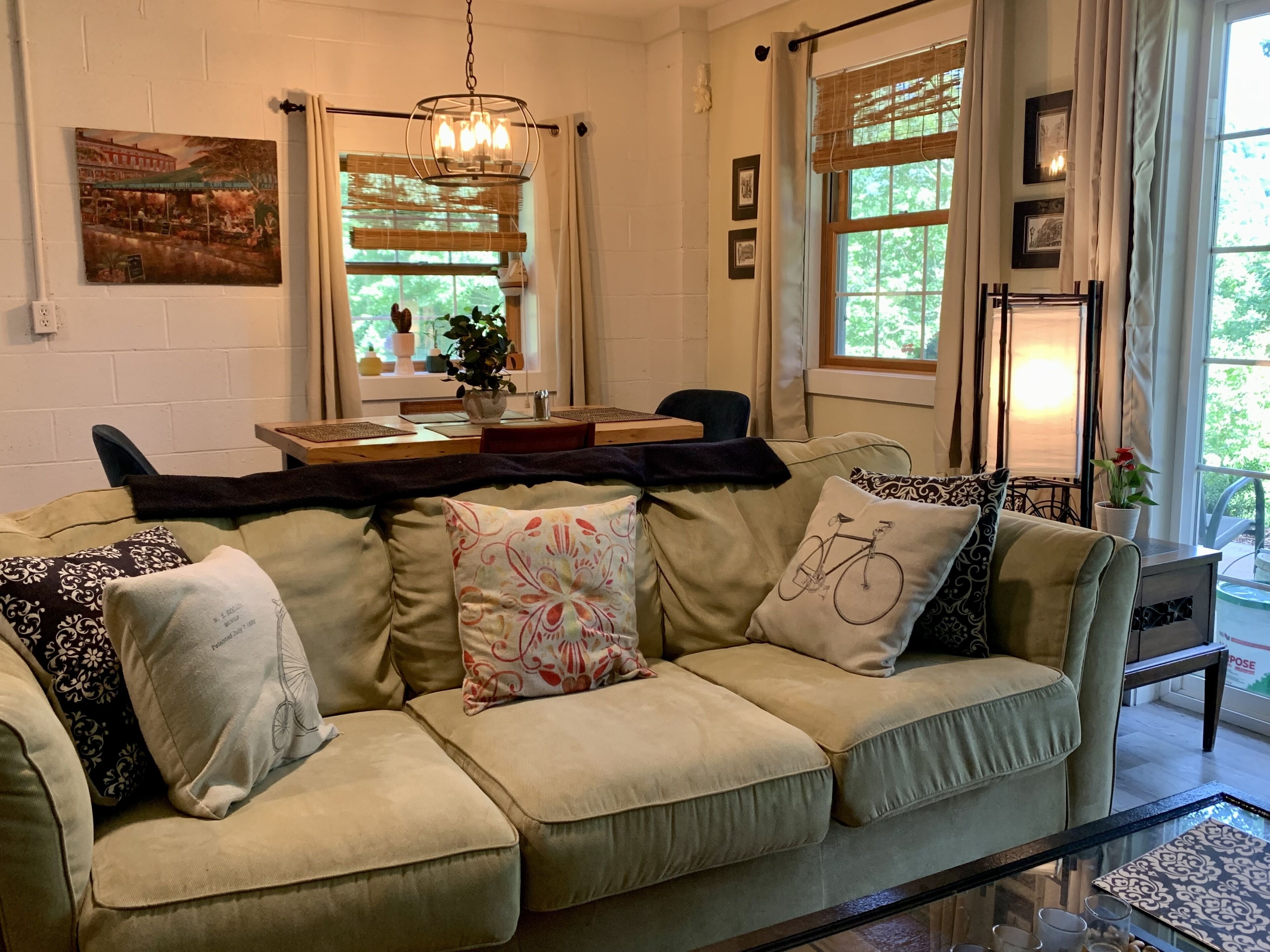 Smart-TV, Kamin, Bücher