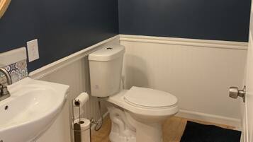 Dutxa, assecador de cabells, tovalloles i sabó