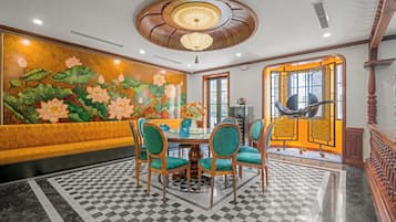 Makan di kamar
