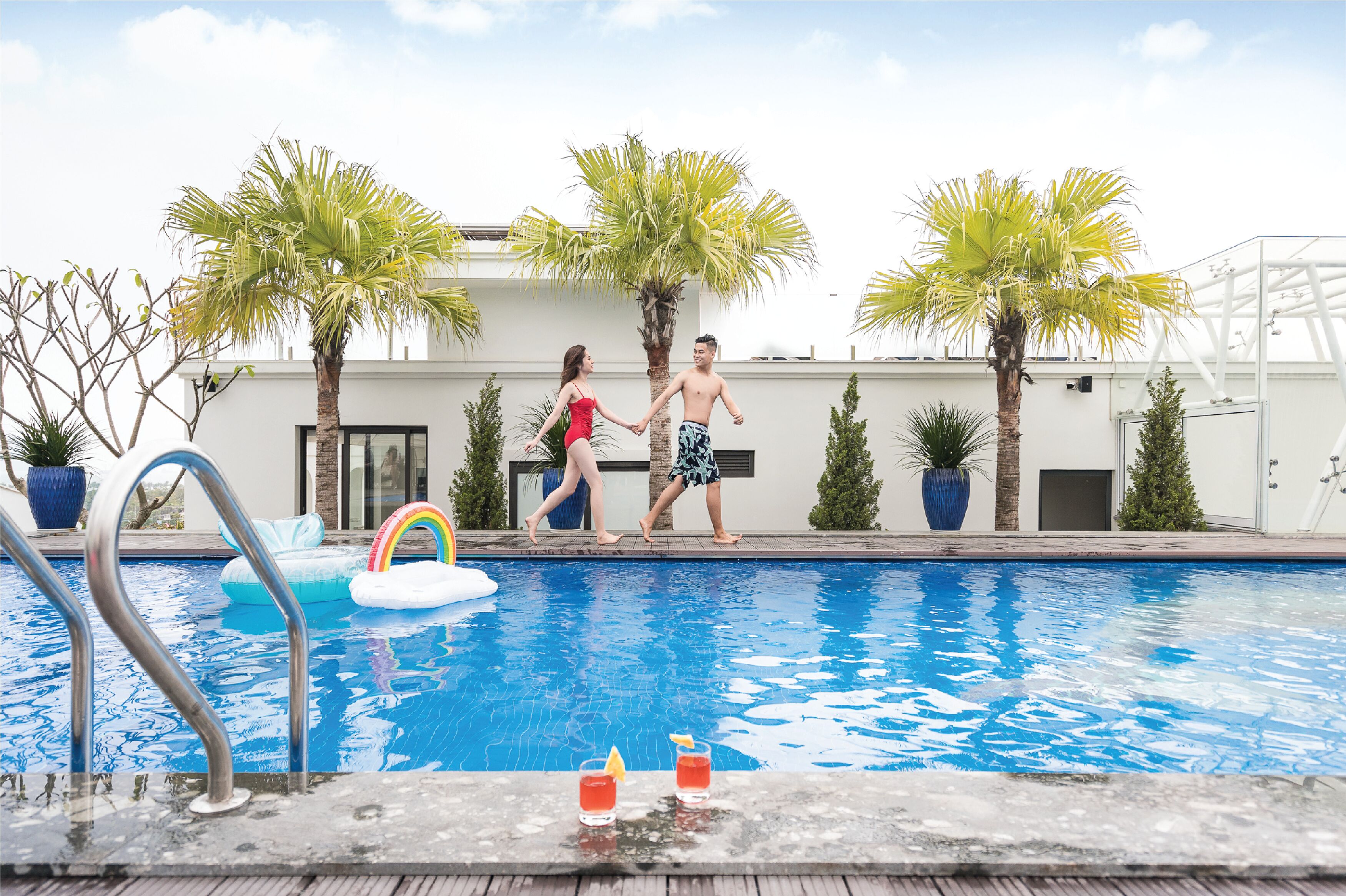 Bar en milieu de piscine