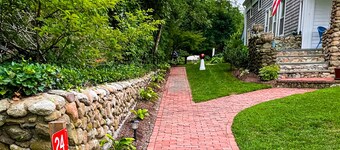 Walk-up apartment with deck & grill - walk to beach & town